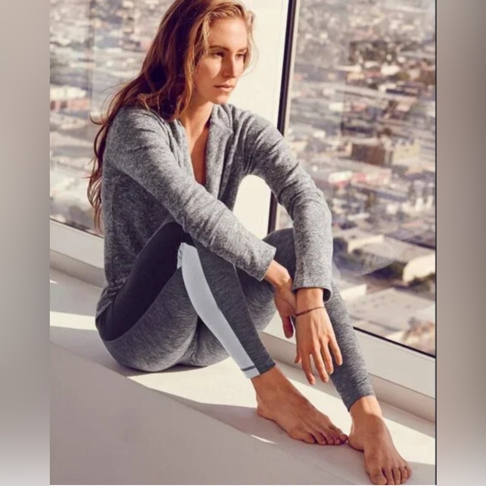 EUC Athleta Revelation heather gray colorblock leggings